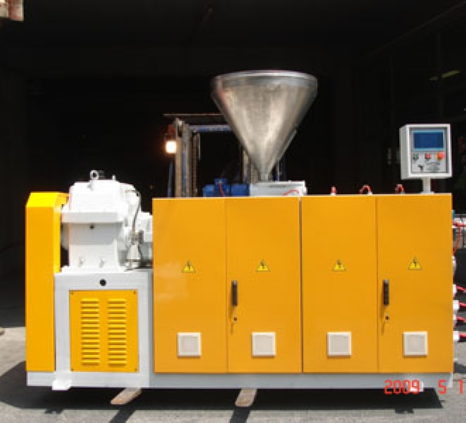 PARALLEL DOUBLE SCREW PROFILE EXTRRUDER