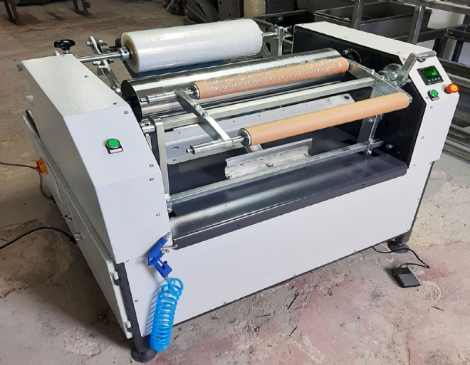 Semi-Automatic Stretch Wrapping Machine