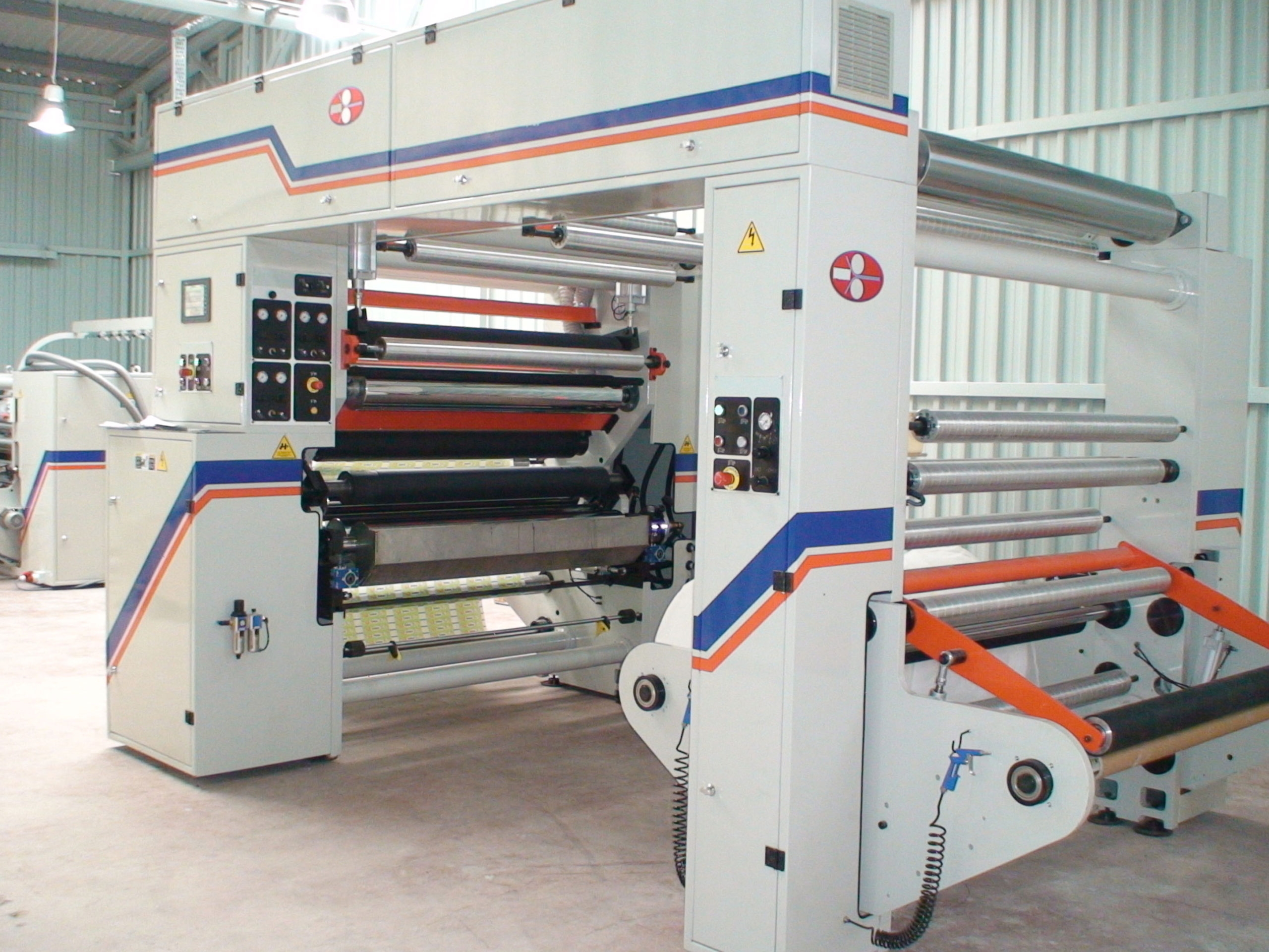 Avanos series solvent-free lamination machine