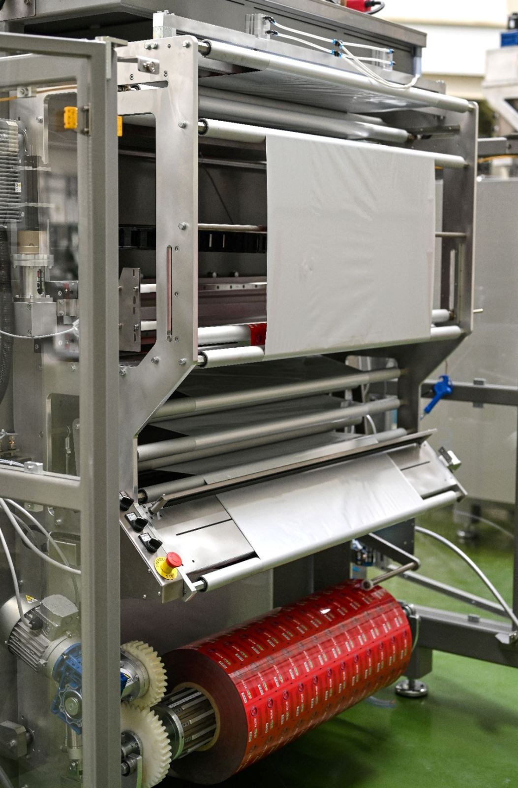 High Capacity Liquid Stick Filling Machine