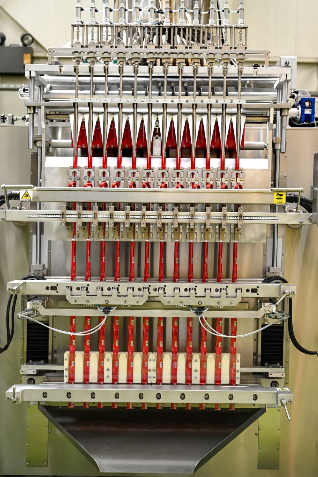 High Capacity Liquid Stick Filling Machine