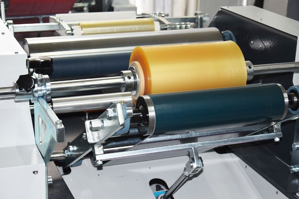 Semi-Automatic Stretch Wrapping Machine