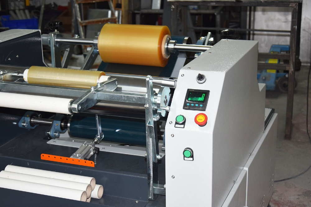 Semi-Automatic Stretch Wrapping Machine