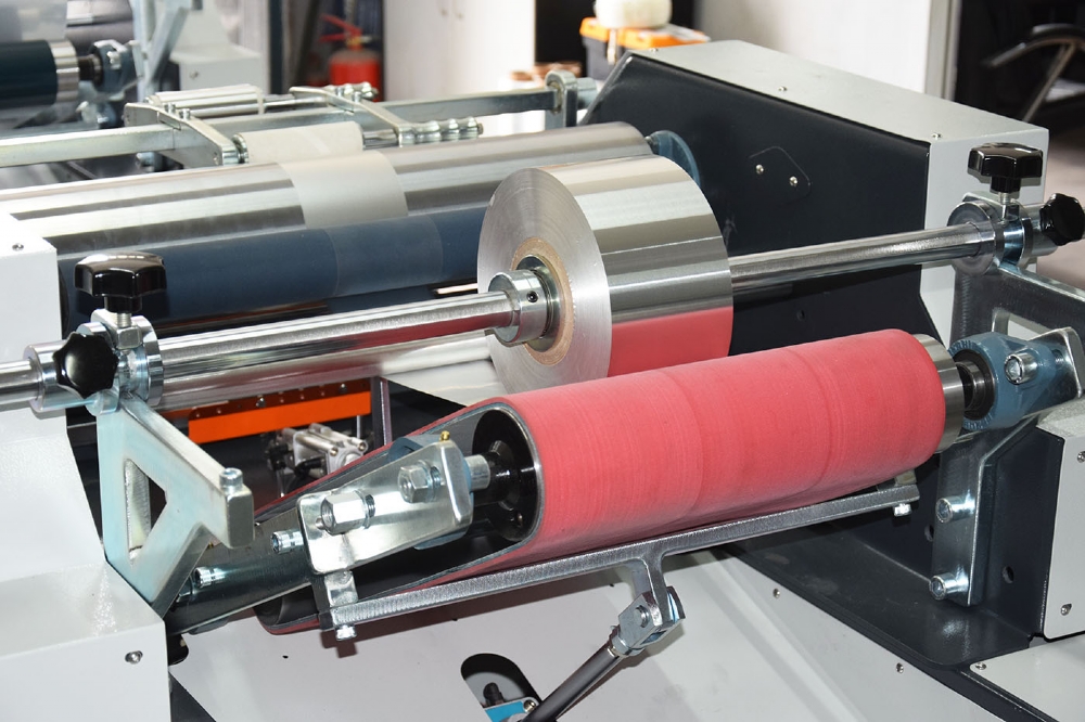 Semi-Automatic Stretch Wrapping Machine