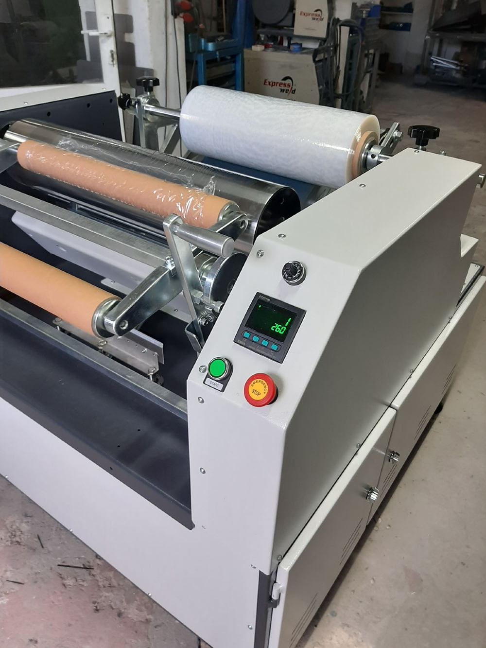 Semi-Automatic Stretch Wrapping Machine
